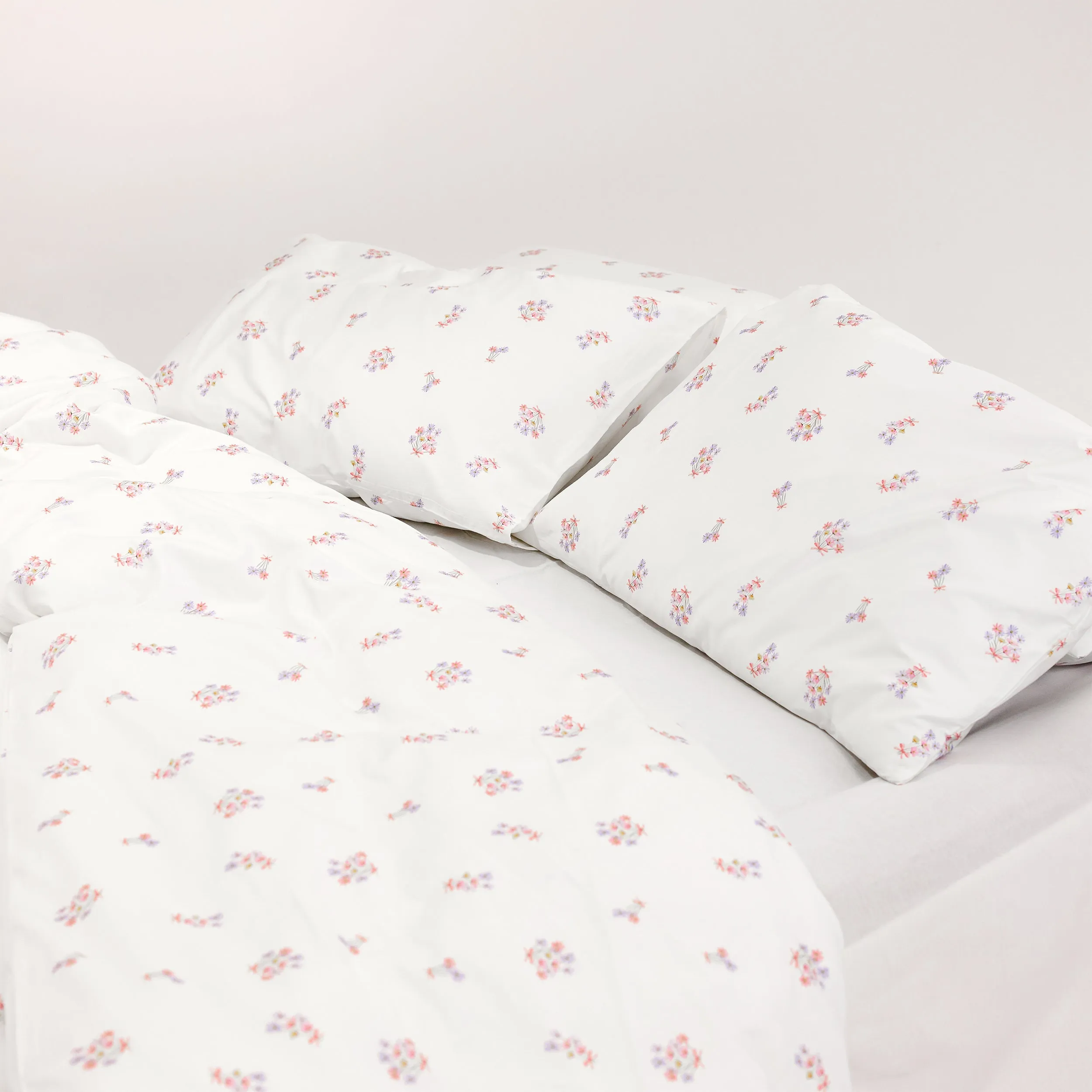 Breakfast Club Pillow Case (2-pack) - White Floral