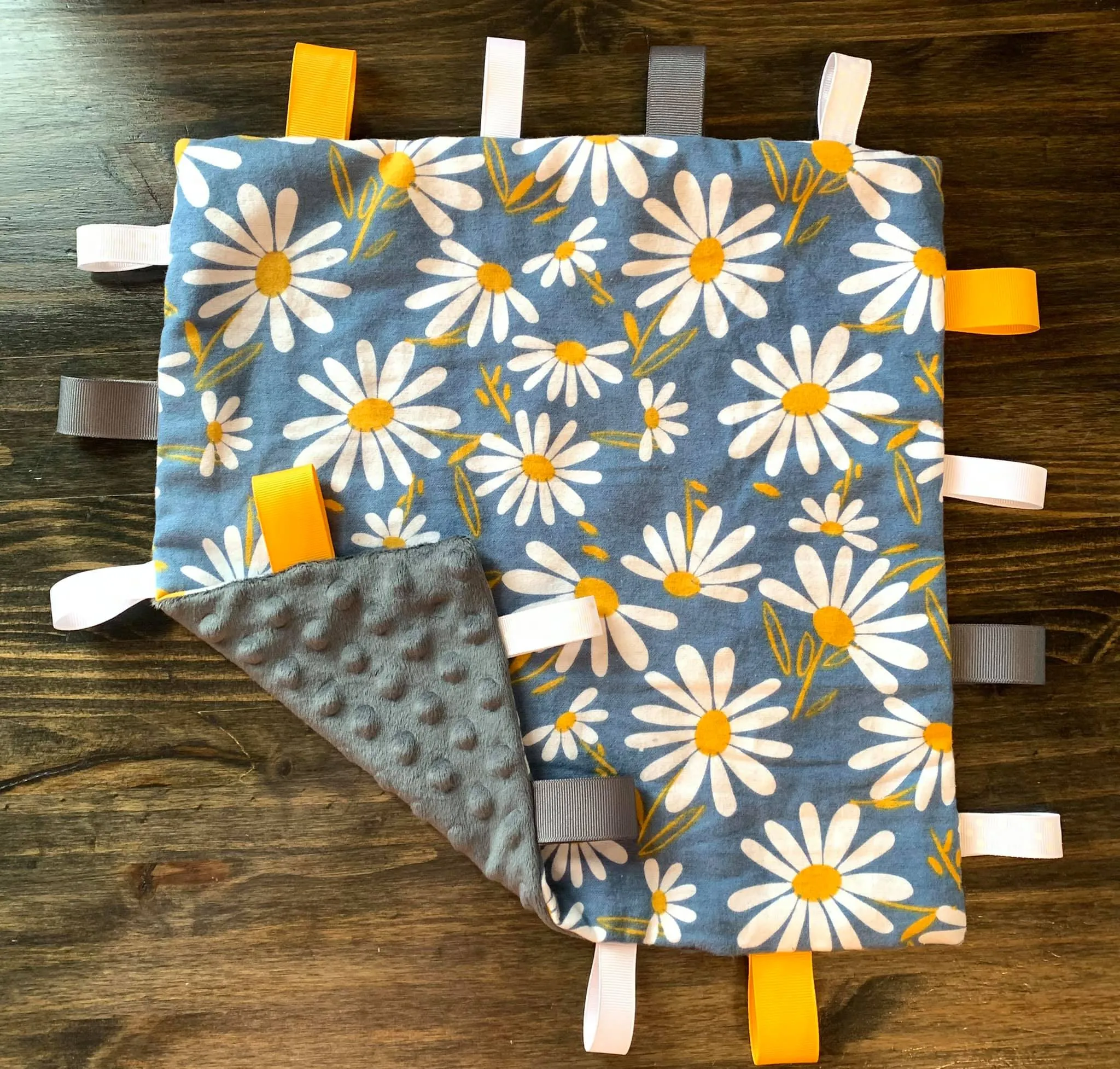 Daisy Taggie Blanket