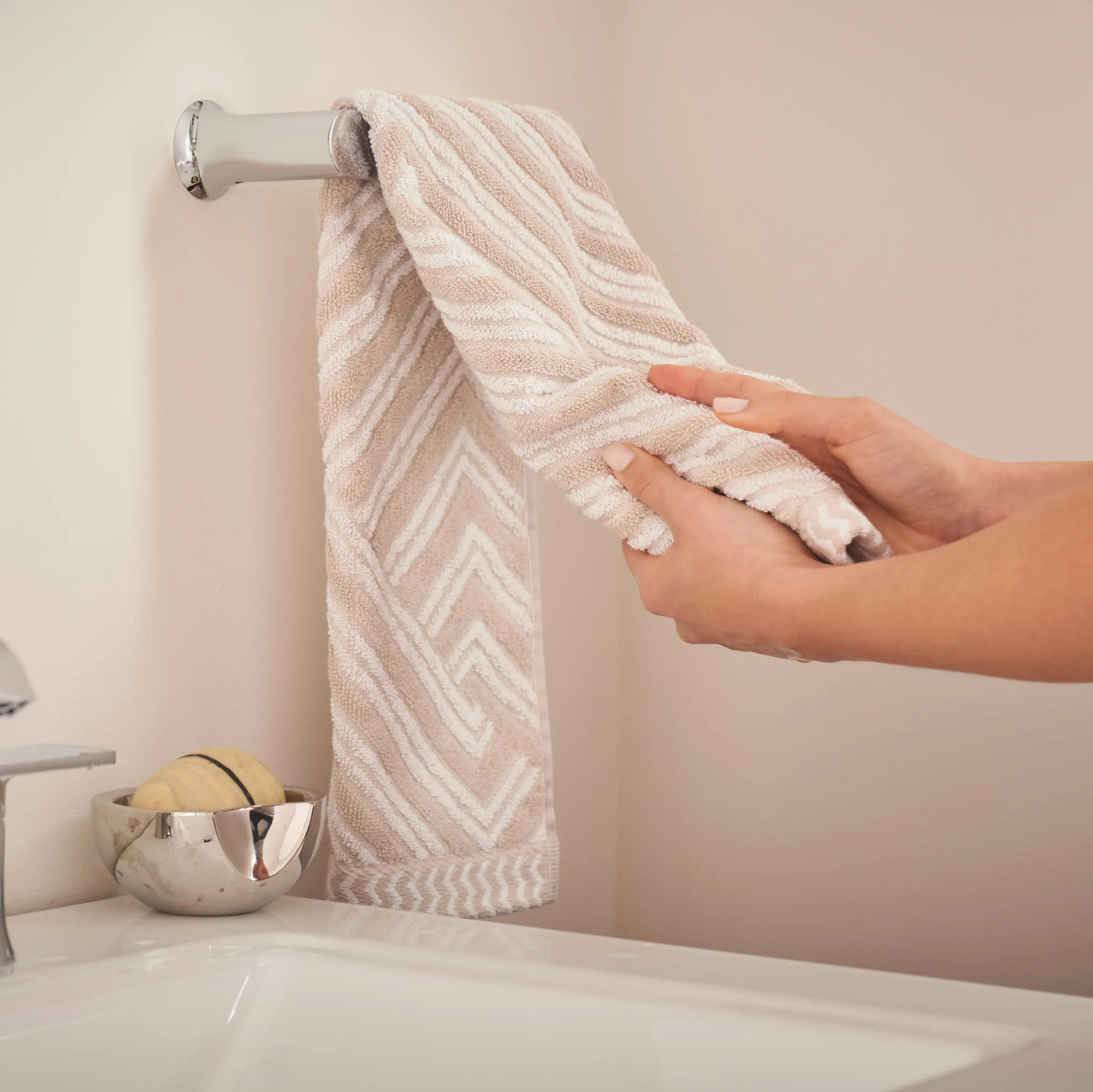 Genta LX Chrome Hand Towel Bar