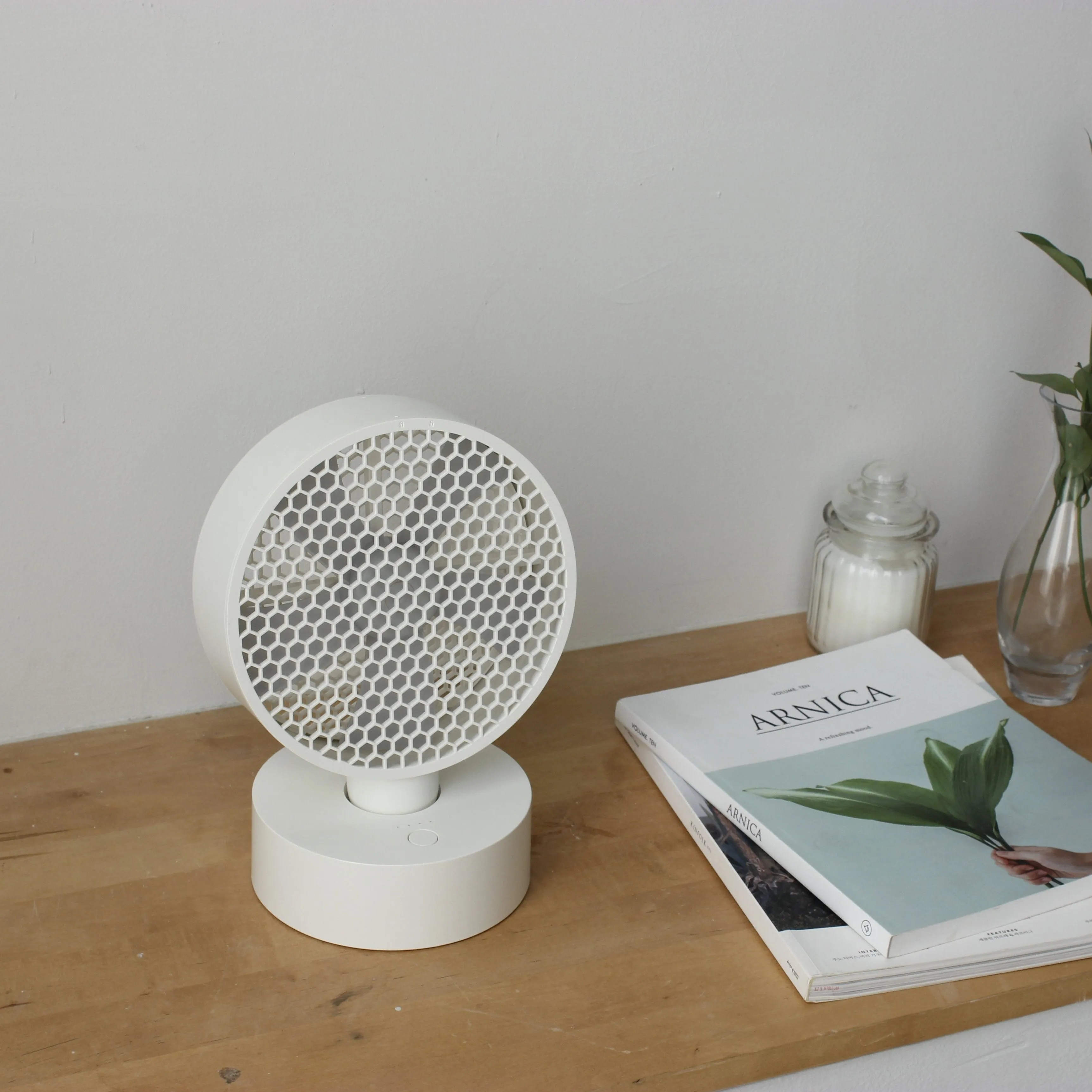 Honeycomb Faced Panel Oscillating Desk Fan