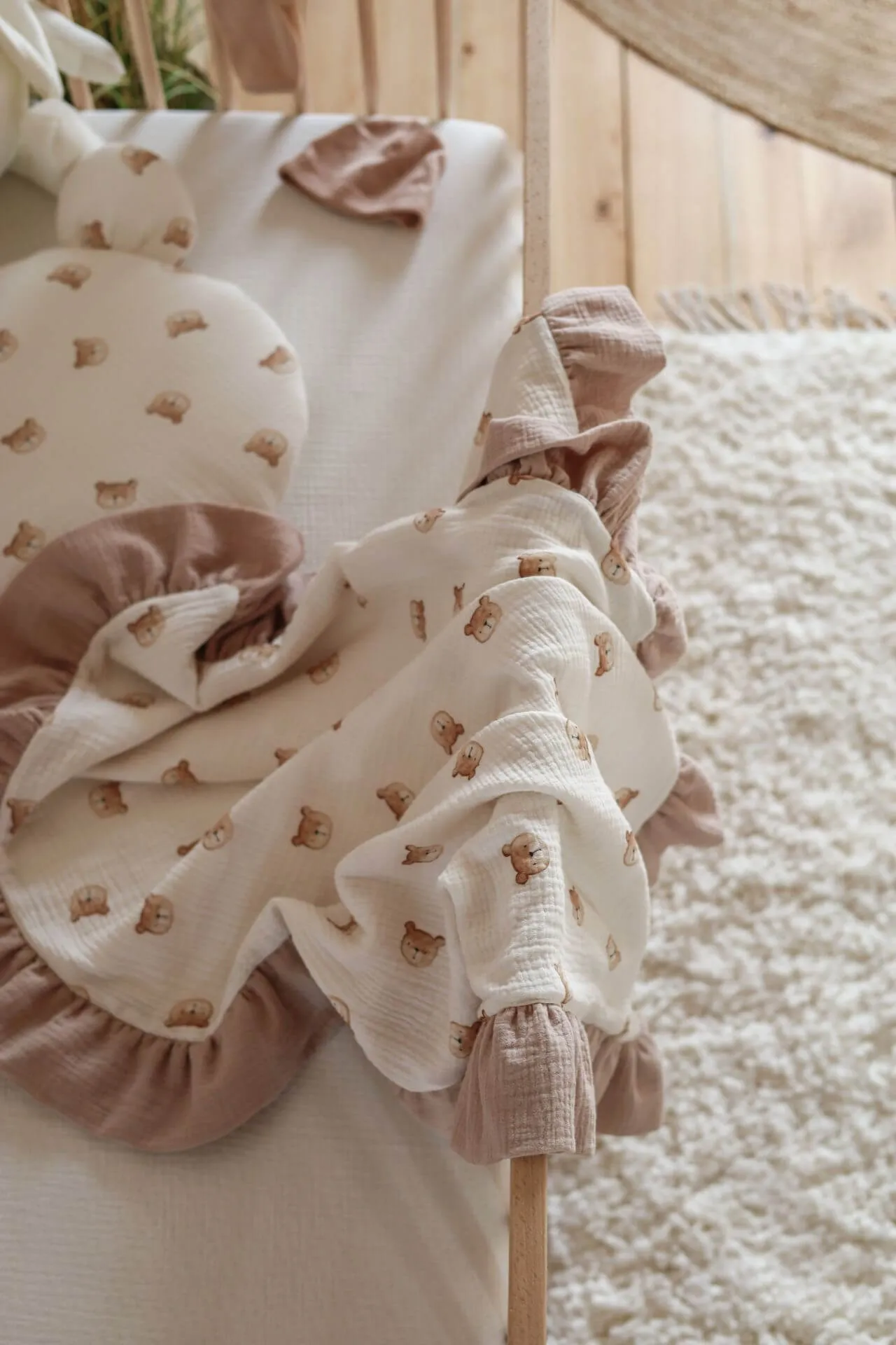 Light GOTS Organic Muslin Baby Blanket with a frill - Bears